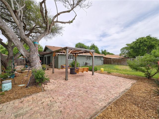 120 Seco Dr, Portland, TX 78374