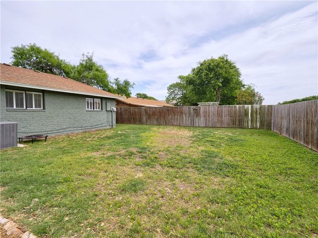 120 Seco Dr, Portland, TX 78374