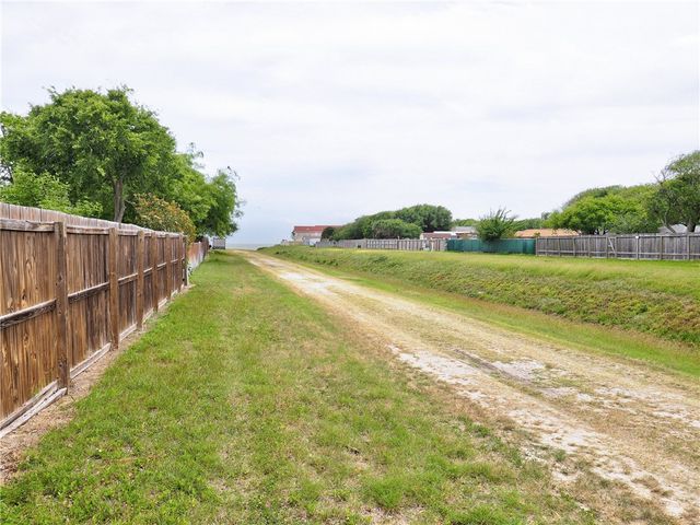 120 Seco Dr, Portland, TX 78374