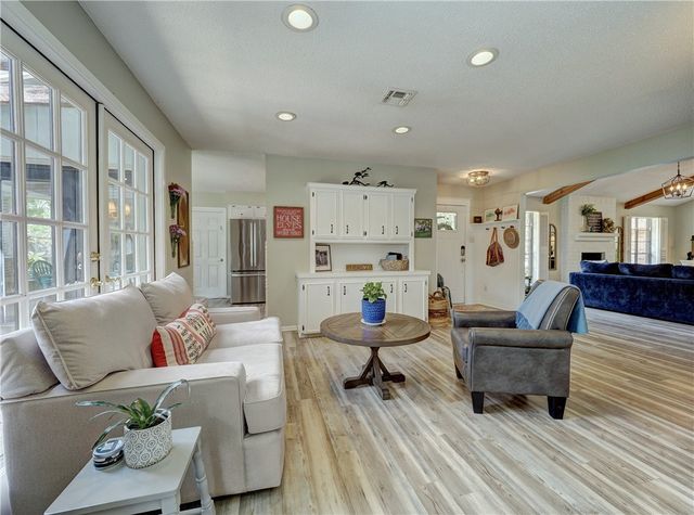 120 Seco Dr, Portland, TX 78374