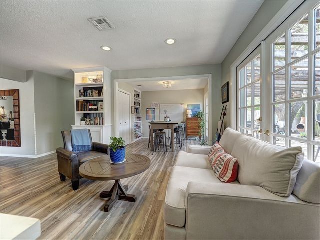120 Seco Dr, Portland, TX 78374