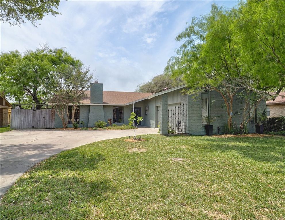 120 Seco Dr, Portland, TX 78374