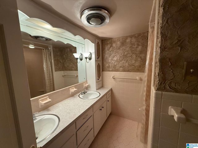 7406 GADSDEN HIGHWAY, Trussville, AL 35173