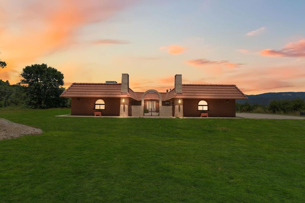 Image 1 of property listing at 38720 Highway 41, Oakhurst, CA 93644
