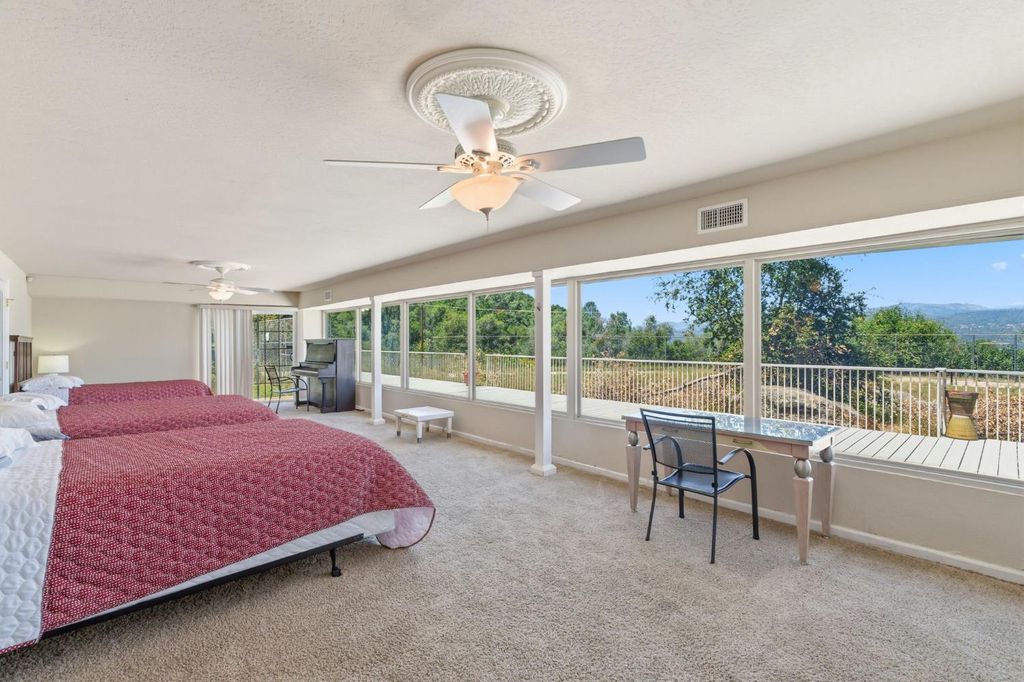 Image 14 of property listing at 38720 Highway 41, Oakhurst, CA 93644