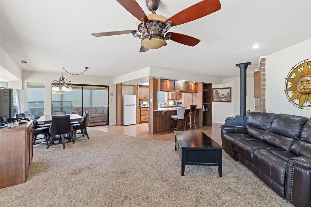 Image 15 of property listing at 38720 Highway 41, Oakhurst, CA 93644