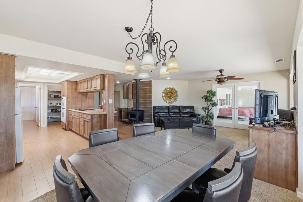 Image 18 of property listing at 38720 Highway 41, Oakhurst, CA 93644