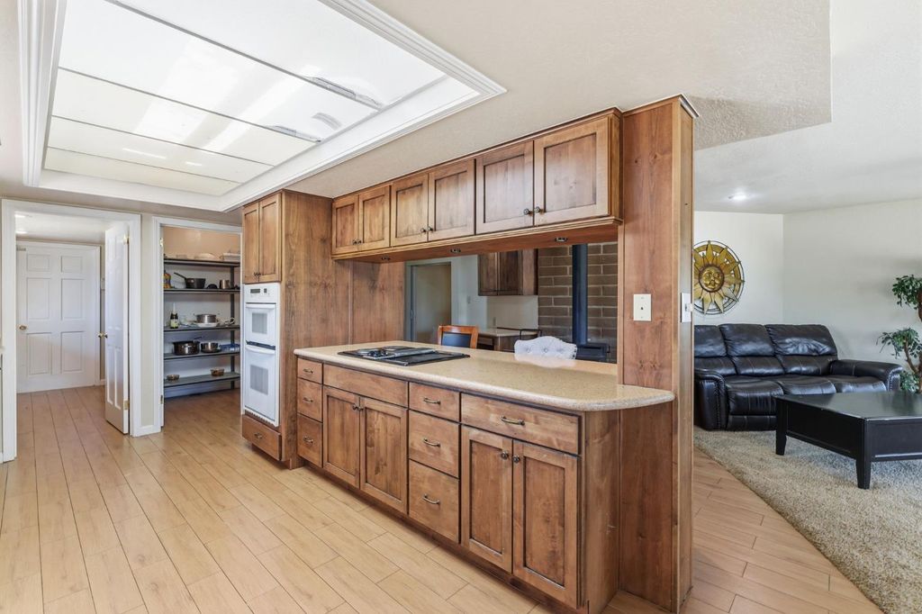 Image 22 of property listing at 38720 Highway 41, Oakhurst, CA 93644