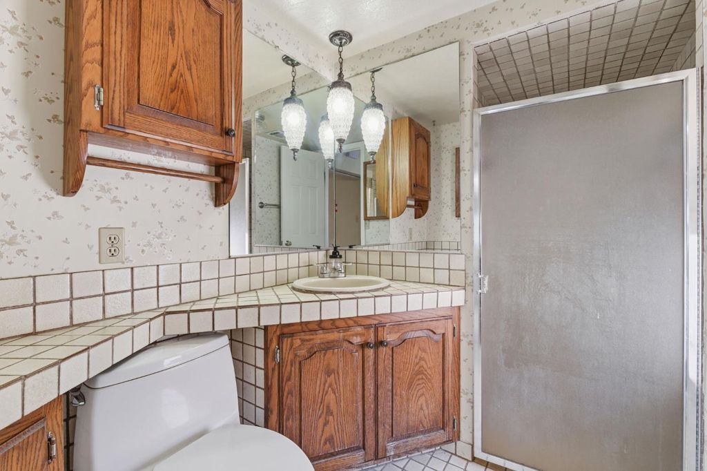Image 26 of property listing at 38720 Highway 41, Oakhurst, CA 93644