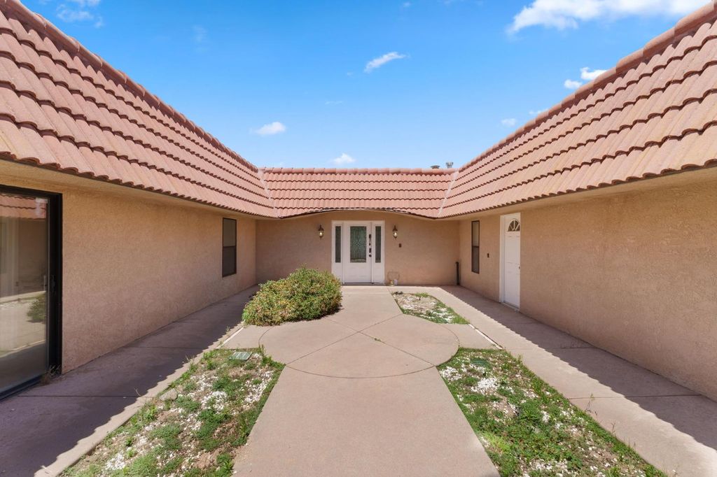 Image 3 of property listing at 38720 Highway 41, Oakhurst, CA 93644