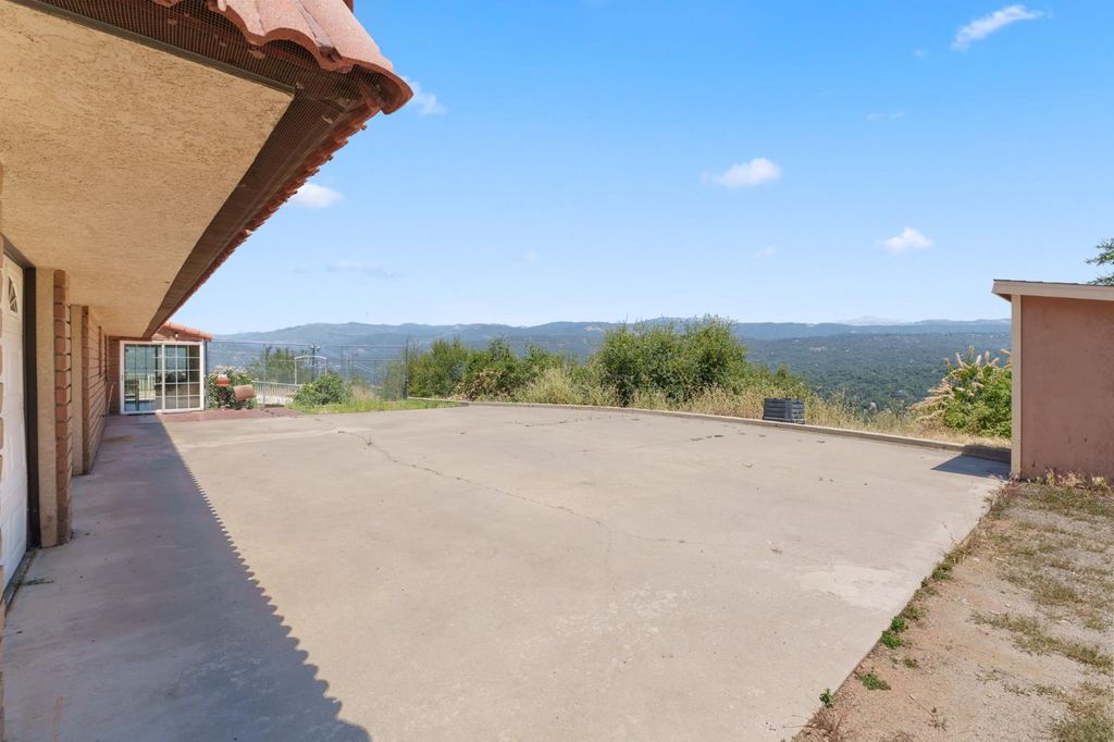 Image 30 of property listing at 38720 Highway 41, Oakhurst, CA 93644