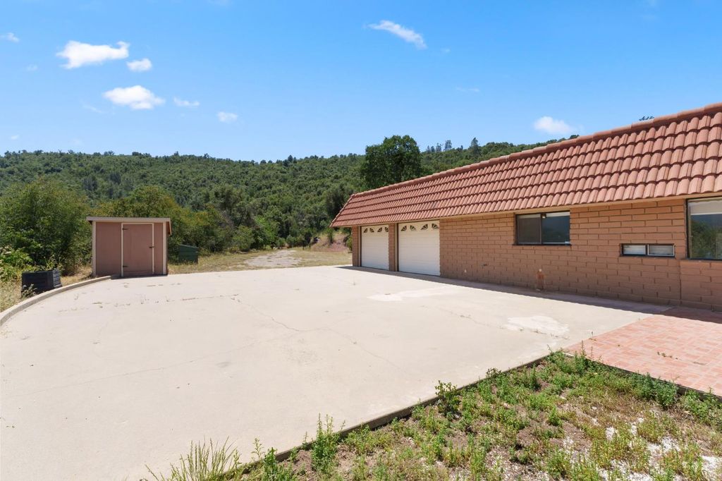 Image 32 of property listing at 38720 Highway 41, Oakhurst, CA 93644