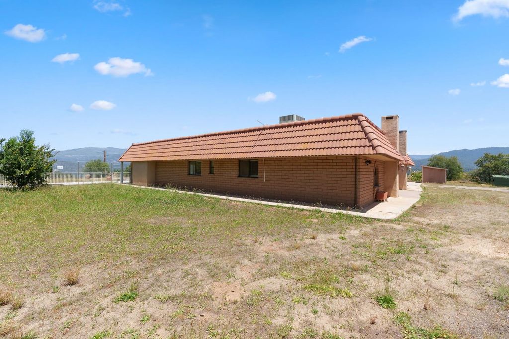 Image 33 of property listing at 38720 Highway 41, Oakhurst, CA 93644