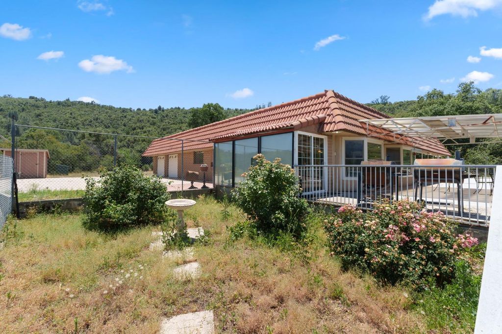 Image 37 of property listing at 38720 Highway 41, Oakhurst, CA 93644