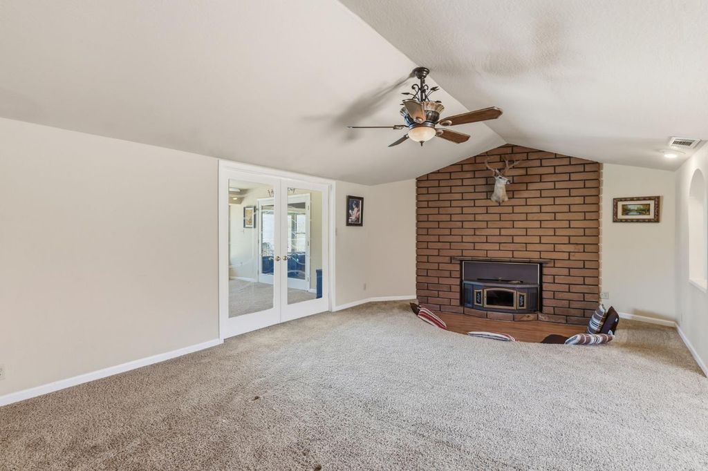 Image 4 of property listing at 38720 Highway 41, Oakhurst, CA 93644