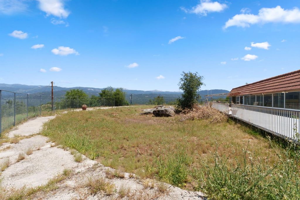 Image 40 of property listing at 38720 Highway 41, Oakhurst, CA 93644