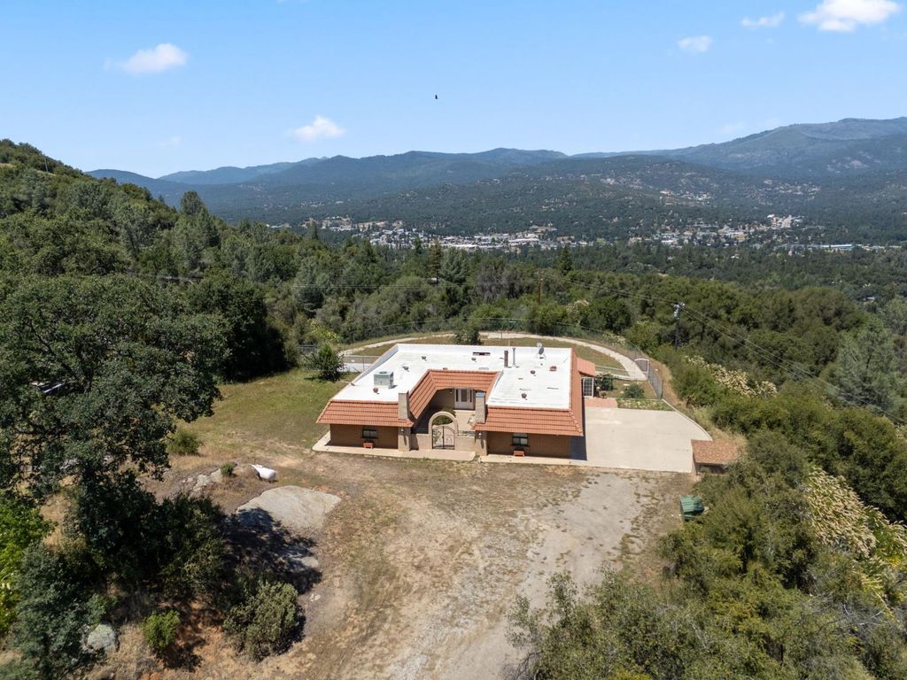Image 42 of property listing at 38720 Highway 41, Oakhurst, CA 93644