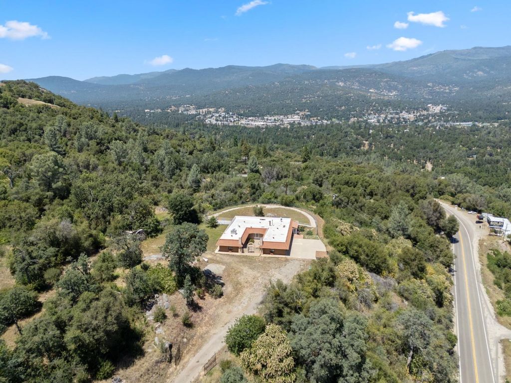 Image 43 of property listing at 38720 Highway 41, Oakhurst, CA 93644