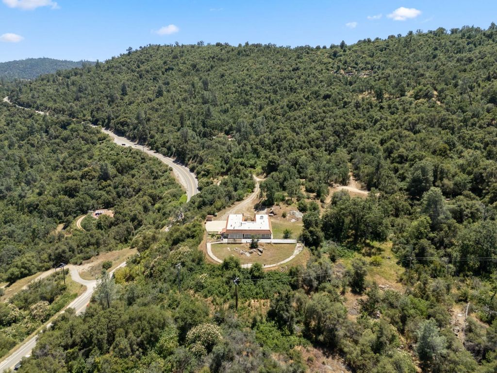 Image 47 of property listing at 38720 Highway 41, Oakhurst, CA 93644