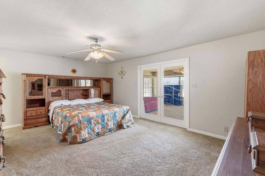 Image 7 of property listing at 38720 Highway 41, Oakhurst, CA 93644