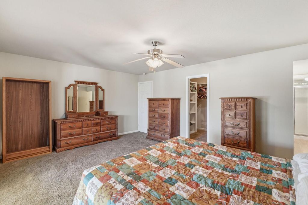 Image 8 of property listing at 38720 Highway 41, Oakhurst, CA 93644