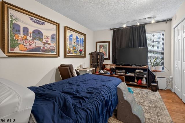 96 Crabapple Ln, Franklin Twp., NJ 08823