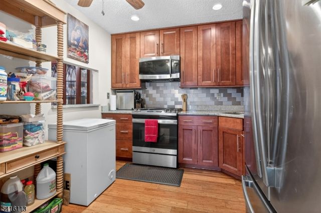 96 Crabapple Ln, Franklin Twp., NJ 08823