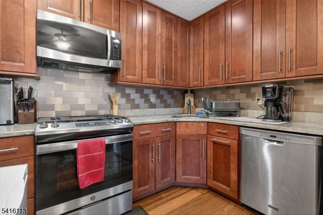 96 Crabapple Ln, Franklin Twp., NJ 08823