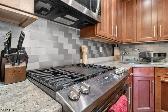 96 Crabapple Ln, Franklin Twp., NJ 08823