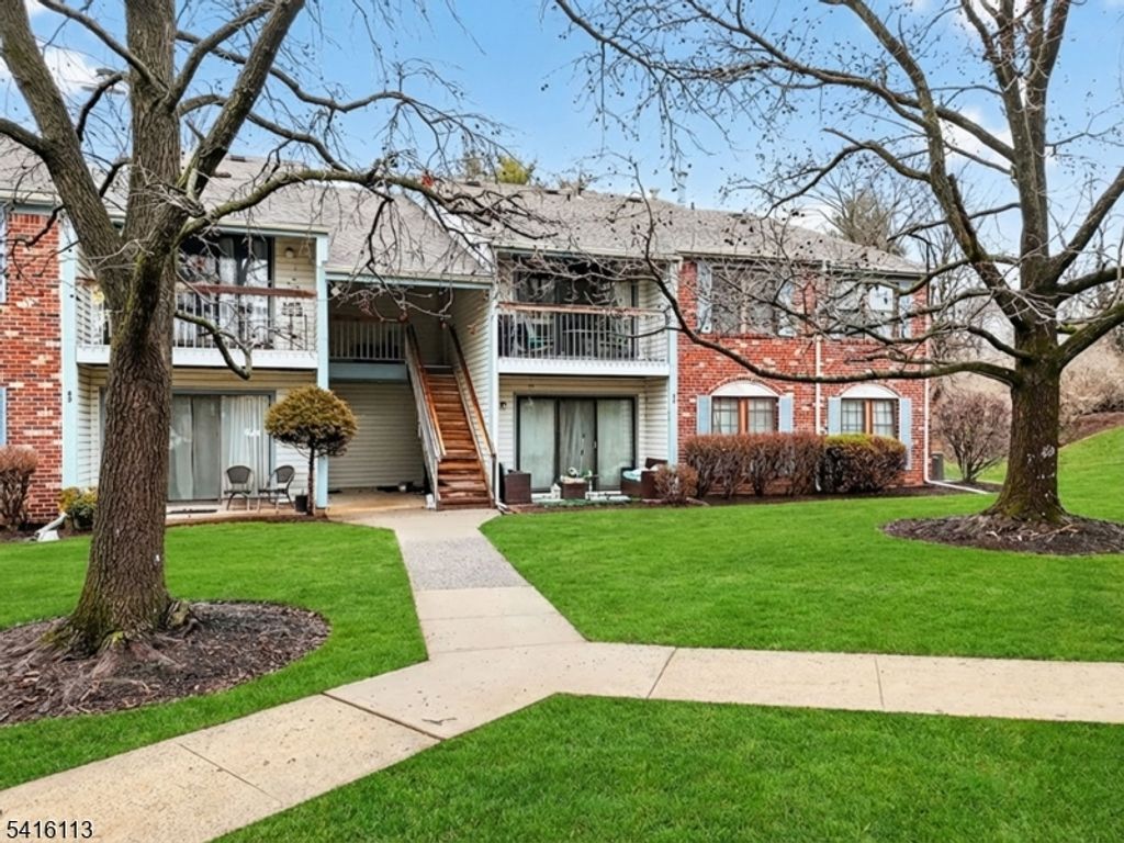 96 Crabapple Ln, Franklin Twp., NJ 08823