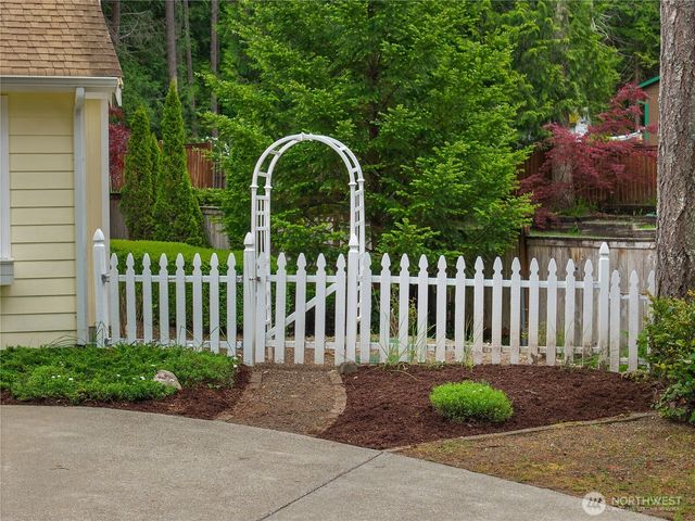 240 E Aycliffe Drive, Shelton, WA 98584