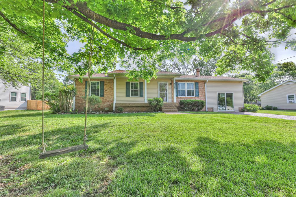 1007 Dortch Ln, Nolensville, TN 37135