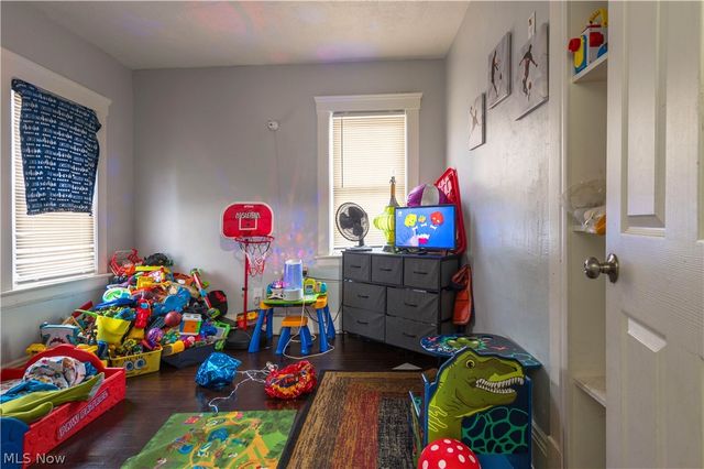 4004 E 52nd Street, Newburgh Heights, OH 44105