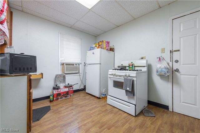 4004 E 52nd Street, Newburgh Heights, OH 44105