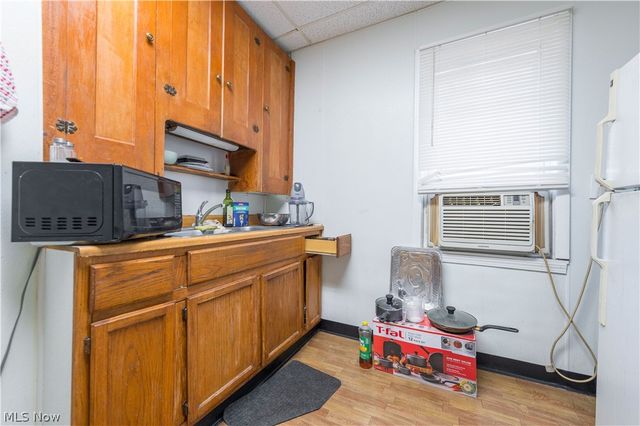 4004 E 52nd Street, Newburgh Heights, OH 44105