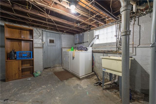 4004 E 52nd Street, Newburgh Heights, OH 44105