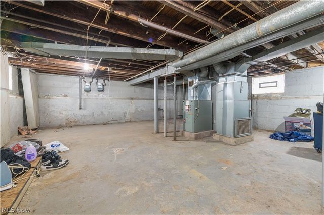 4004 E 52nd Street, Newburgh Heights, OH 44105