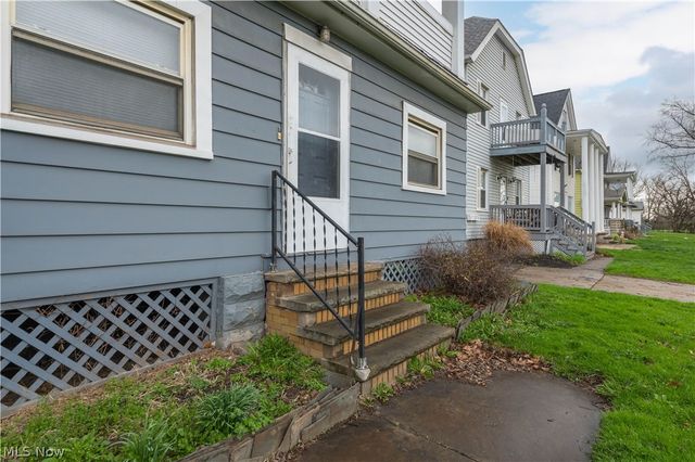 4004 E 52nd Street, Newburgh Heights, OH 44105