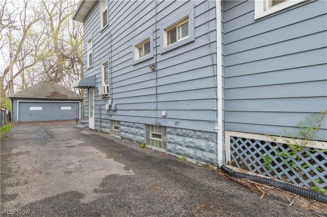 4004 E 52nd Street, Newburgh Heights, OH 44105