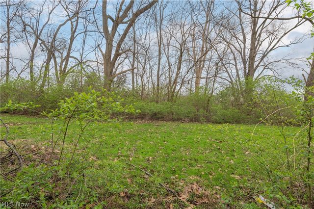 4004 E 52nd Street, Newburgh Heights, OH 44105
