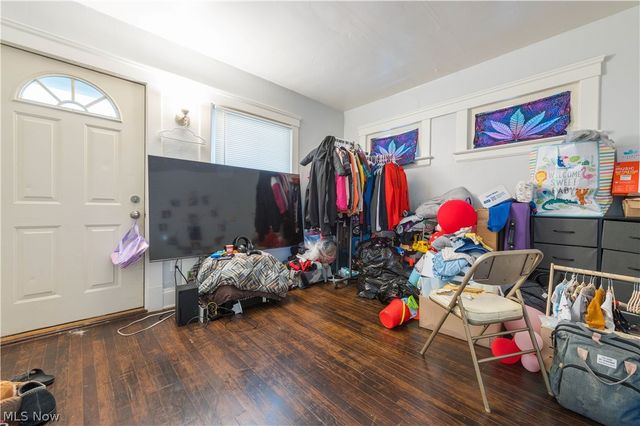4004 E 52nd Street, Newburgh Heights, OH 44105