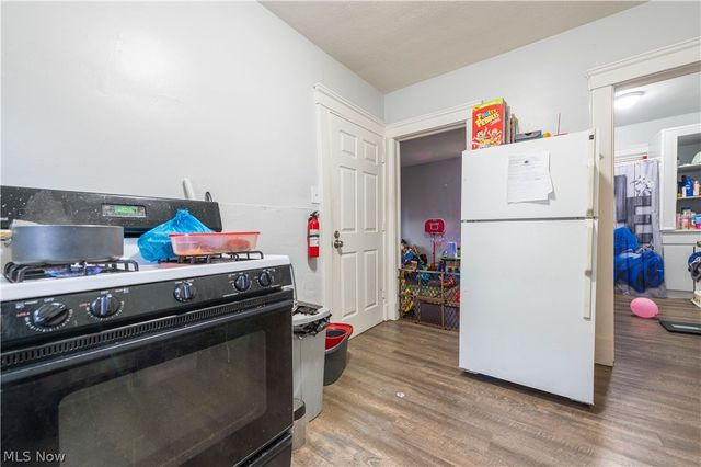 4004 E 52nd Street, Newburgh Heights, OH 44105