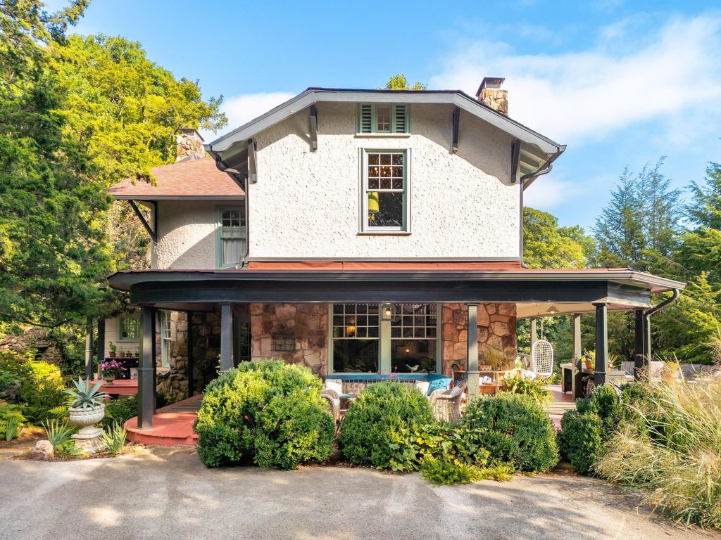 2815 Military Road, Chattanooga, TN 37409