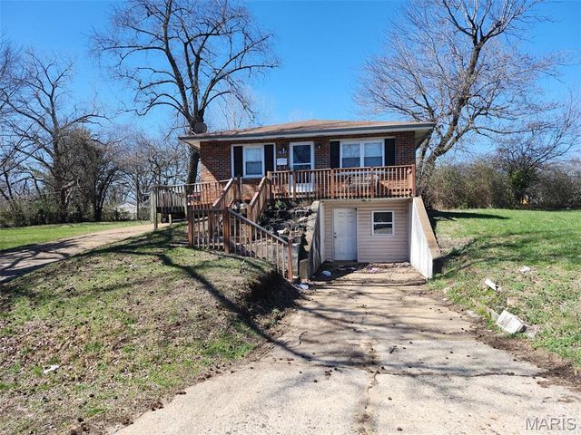 10107 Castle Drive, St Louis, MO 63136