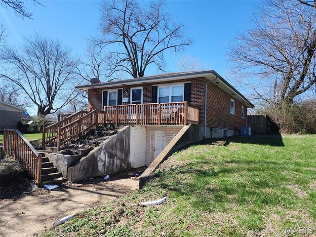 10107 Castle Drive, St Louis, MO 63136