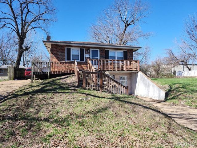 10107 Castle Drive, St Louis, MO 63136