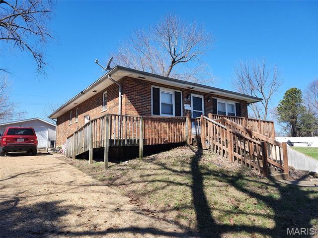 10107 Castle Drive, St Louis, MO 63136