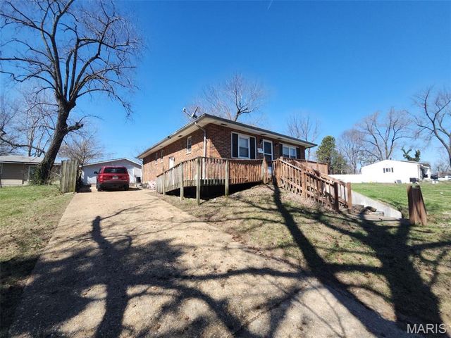 10107 Castle Drive, St Louis, MO 63136