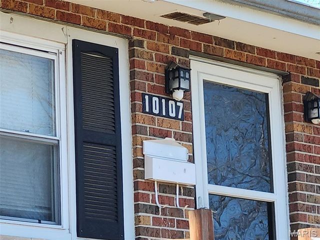 10107 Castle Drive, St Louis, MO 63136