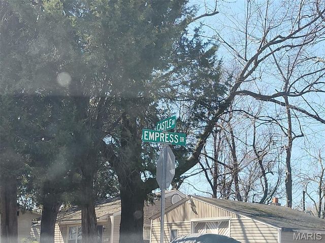 10107 Castle Drive, St Louis, MO 63136